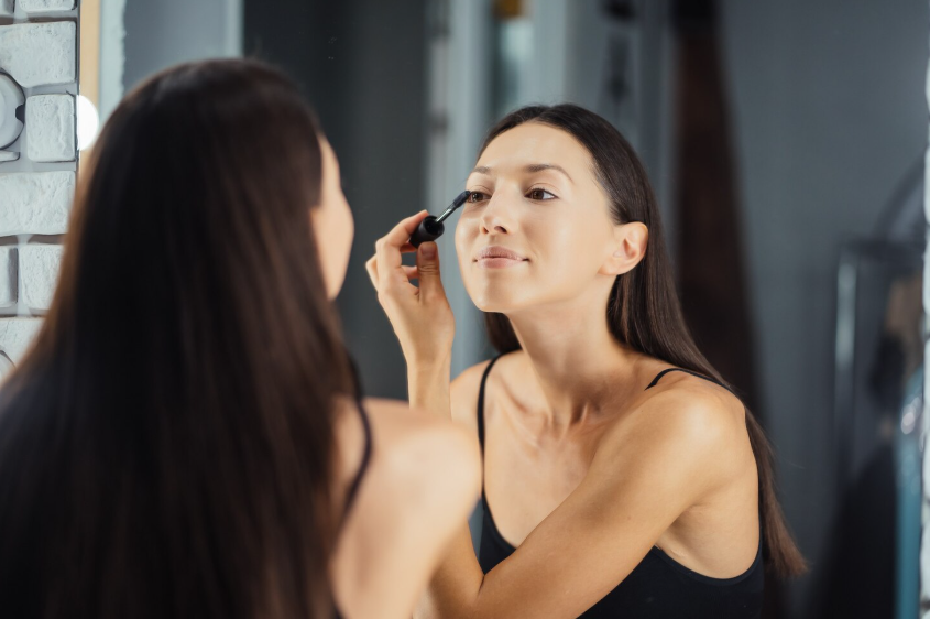 How to Apply Eyeshadow for a Soft, Blended Finish