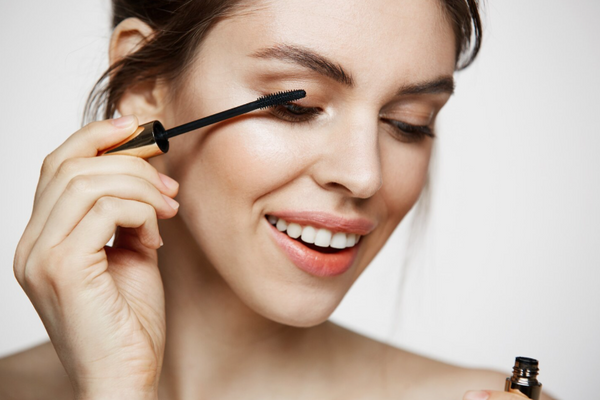 How to Apply Mascara for Fuller, Separated Lashes