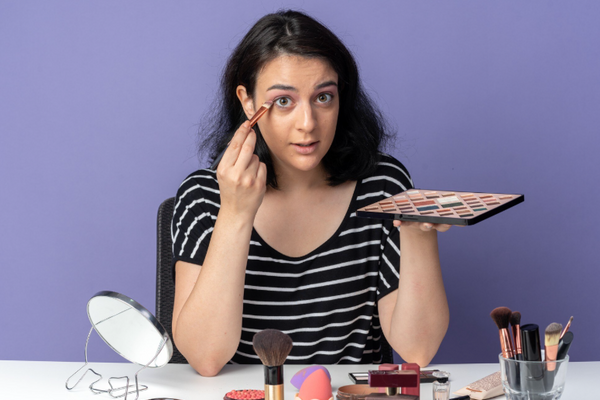 How to Prevent Makeup From Creasing in Fine Lines