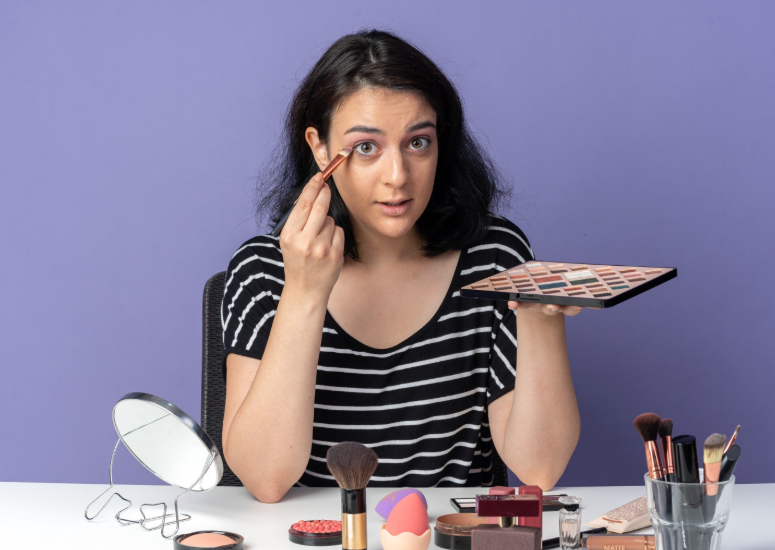 How to Prevent Makeup From Creasing in Fine Lines