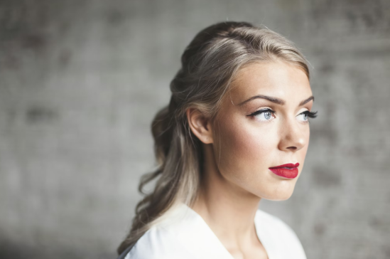 Makeup for Mature Skin: Blending Techniques That Instantly Soften Texture