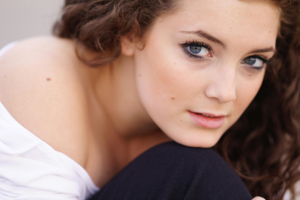 Liquid vs Powder Foundation: Choosing the Right Formula for Your Skin Type