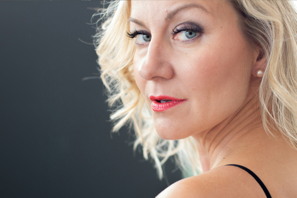 Foundation for Aging Skin: Ingredients and Techniques to Minimize Fine Lines
