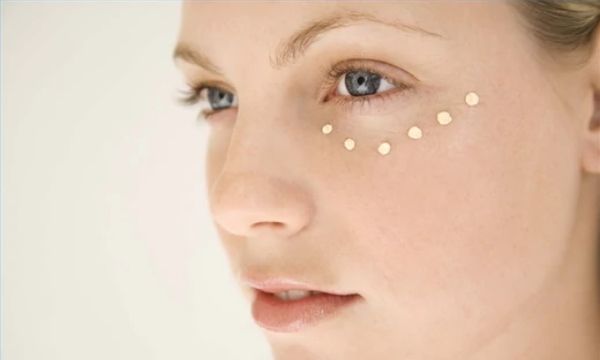 How to Prevent Your Concealer from Creasing
