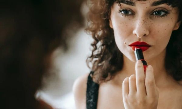 Unpacking TikTok Trends: The Hack That ‘Hypnotizes Men’