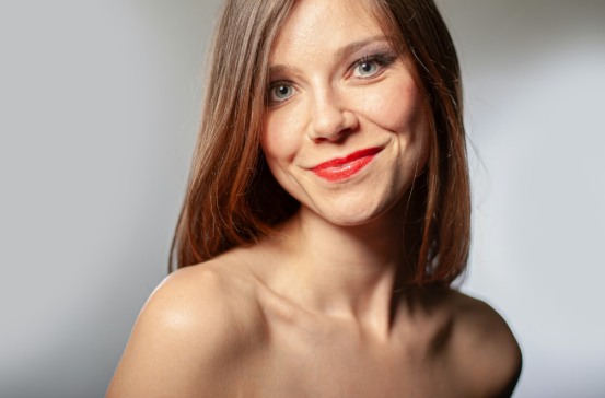 Age Defying Foundation: What Makes a Formula Truly “Age Defying” Today