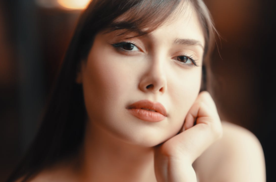 Natural Finish Foundation: How to Balance Coverage and Realistic Skin Texture
